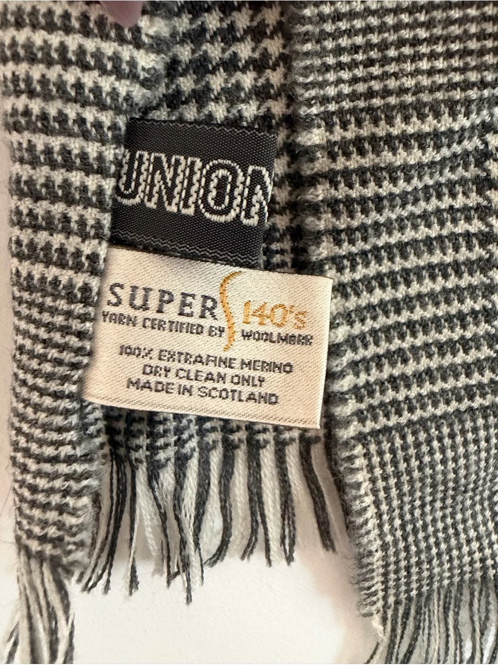 Begg Scotland 100%‎ merino wool scarf